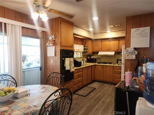 881 N Lake Street 220, Hemet, California 92544 — photo 5