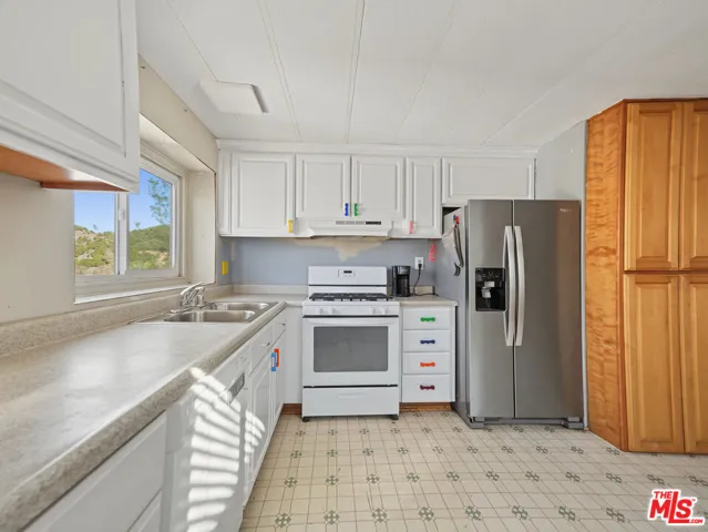 22125 Loop Drive, Redding, California 96003 — photo 4