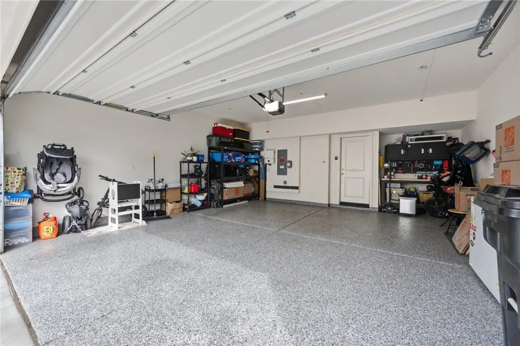 2 Car garage with Epoxy floor 2 Car garage with Epoxy floor