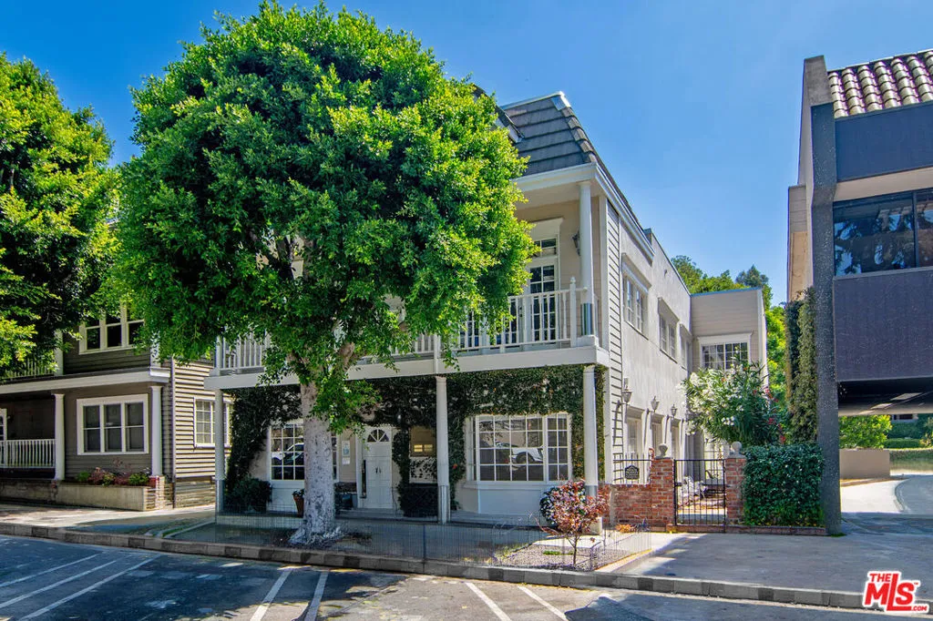 824 Moraga Dr