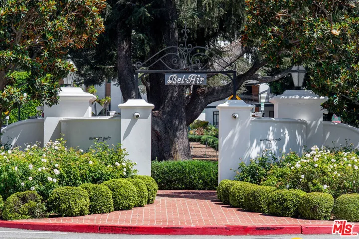 824 Moraga Drive, Los Angeles, California 90049 — photo 4