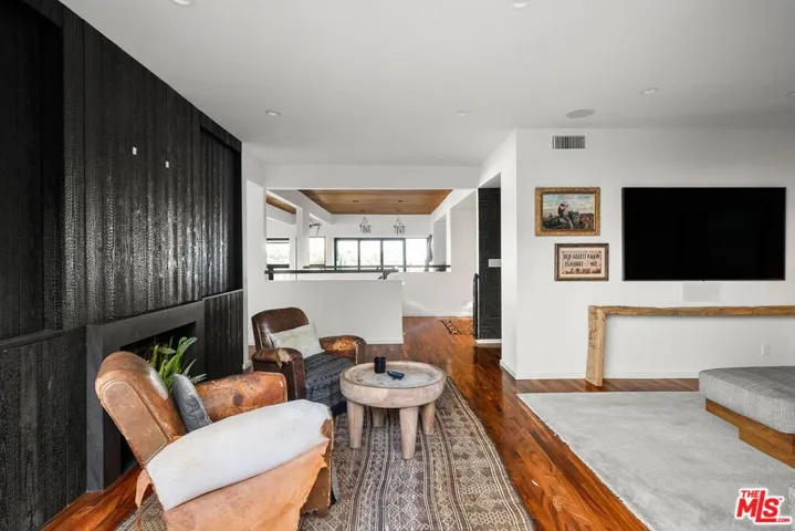1026 N Tigertail Road, Los Angeles, California 90049 — photo 4
