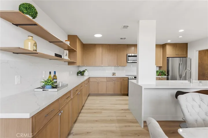 1880 Veteran Avenue 306, Los Angeles, California 90025 — photo 5
