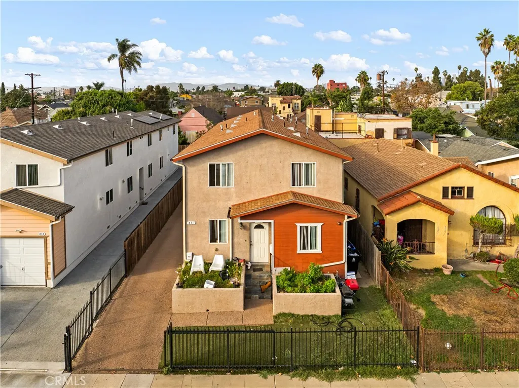 831 W 50th