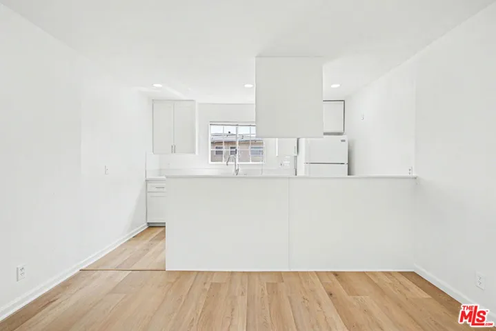 1820 S Barrington Avenue 202, Los Angeles, California 90025 — photo 5