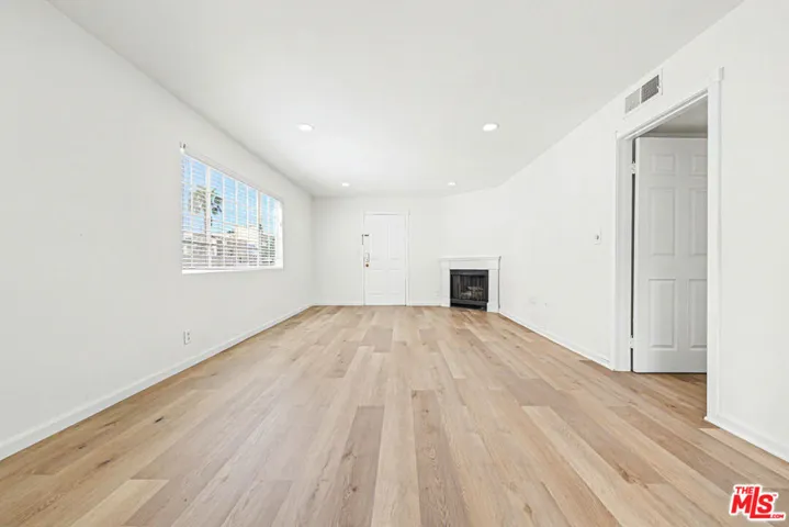1820 S Barrington Avenue 202, Los Angeles, California 90025 — photo 4