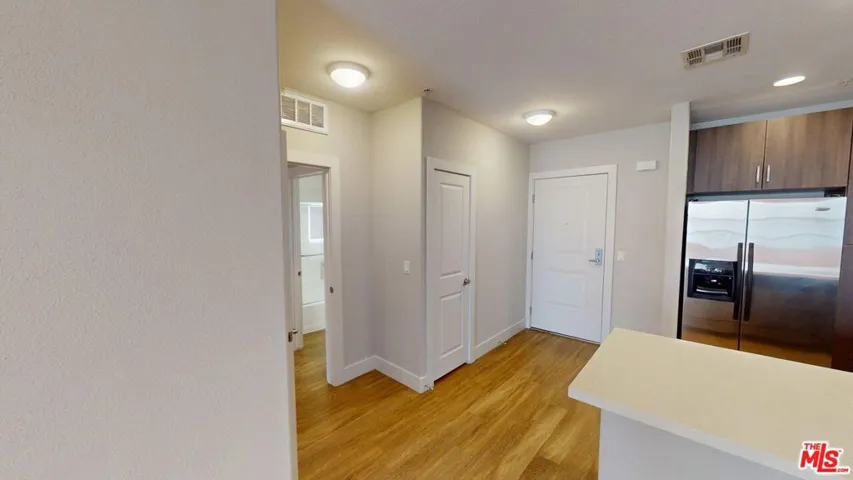 1041 E Glendon Avenue 2156, Los Angeles, California 90024 — photo 4