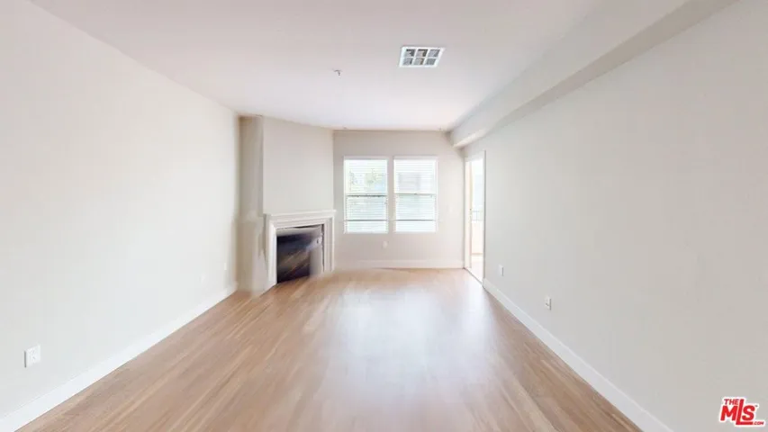 1041 E Glendon Avenue 2156, Los Angeles, California 90024 — photo 5