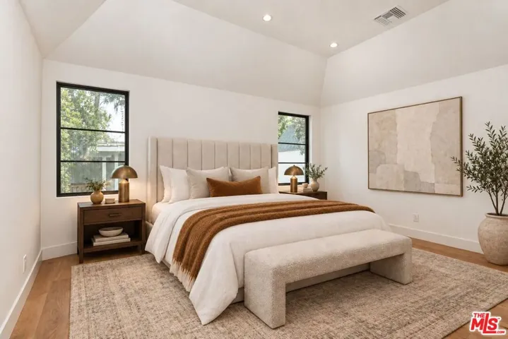 132 N Kilkea Drive, Los Angeles, California 90048 — photo 5