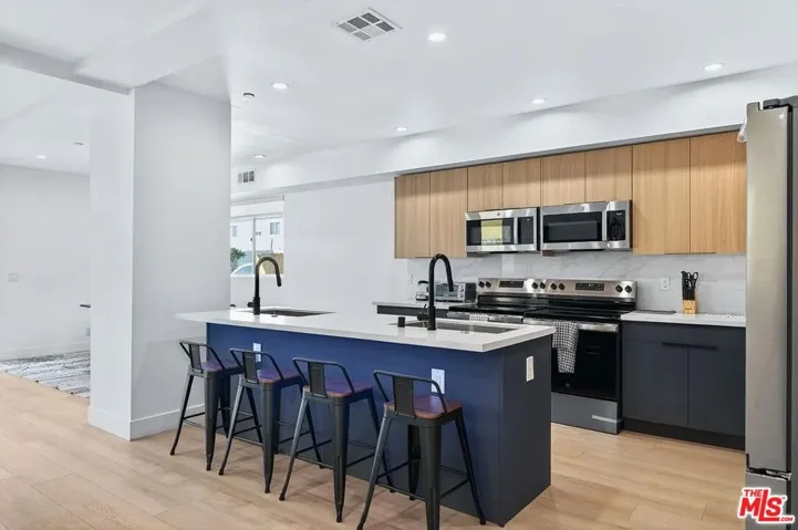 1359 W 35th Place, Los Angeles, California 90007 — photo 4