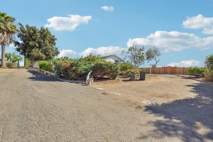 1477 Montgomery Drive, Vista, California 92084 — photo 4