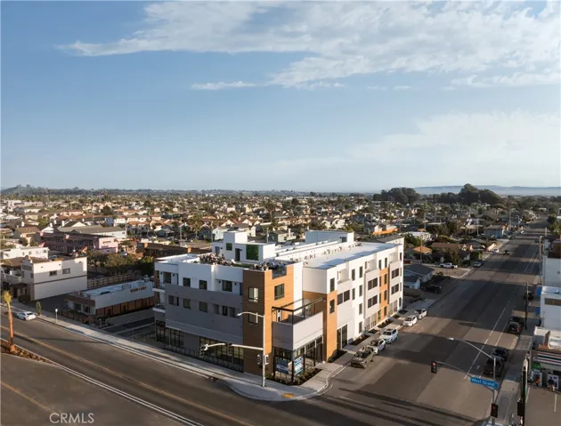 402 W Grand Ave #303