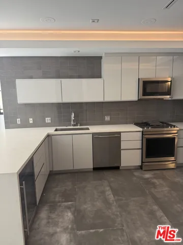 10993 Wellworth Avenue 201, Los Angeles, California 90024 — photo 4