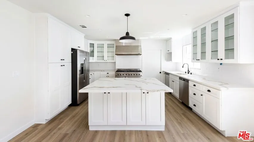 1960 S Sherbourne Drive, Los Angeles, California 90034 — photo 4