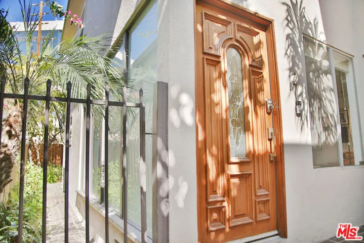 864 Granville Avenue, Los Angeles, California 90049 — photo 5