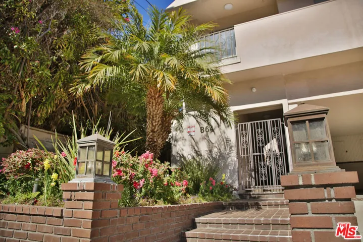 864 Granville Avenue, Los Angeles, California 90049 — photo 4