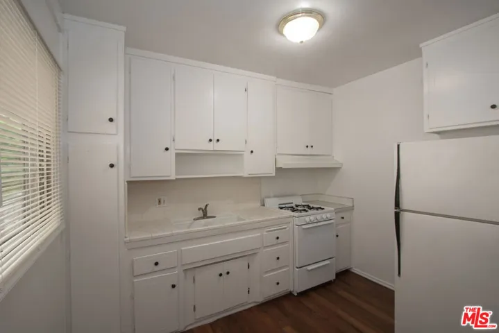 11521 Rochester Avenue 4, Los Angeles, California 90025 — photo 5