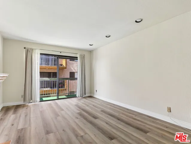 1519 N Martel Avenue 206, Los Angeles, California 90046 — photo 4