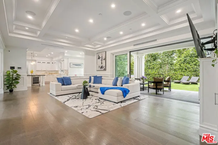 126 N Canyon View Drive, Los Angeles, California 90049 — photo 5