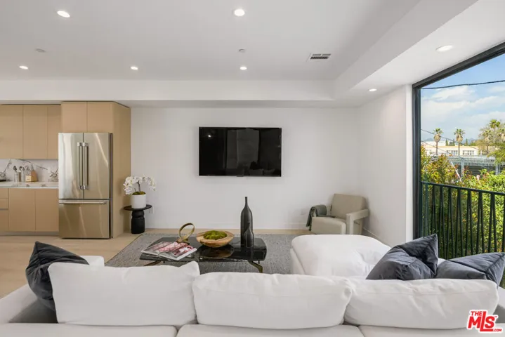 1426 N Jonah Lane, Los Angeles, California 90028 — photo 4