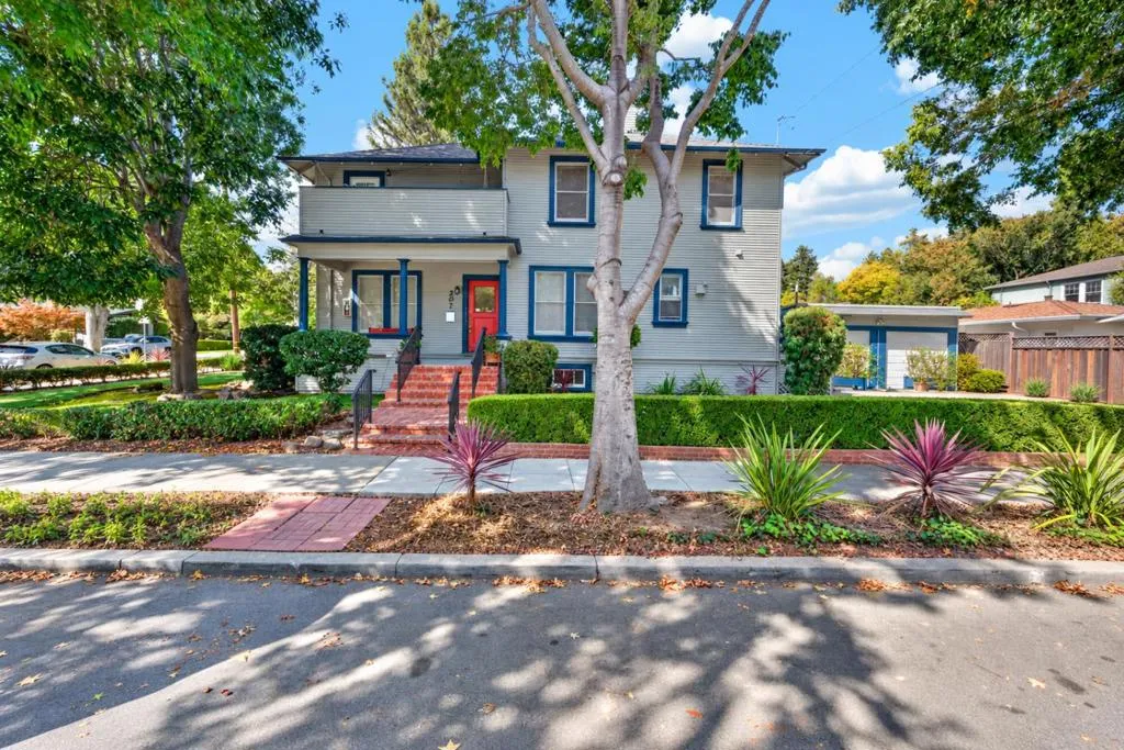 207 Hawthorne Ave