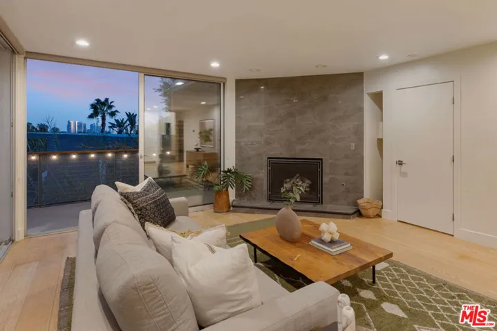 1684 Rotary Drive, Los Angeles, California 90026 — photo 4