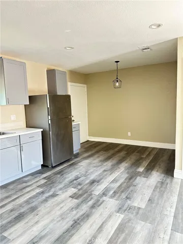 Dining area to kitchen