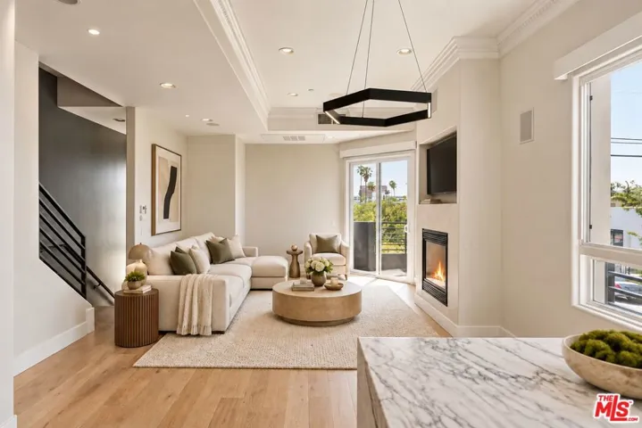 438 Arnaz Drive 106, Los Angeles, California 90048 — photo 4