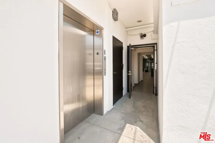 355 N N Fairfax Avenue, Los Angeles, California 90036 — photo 5
