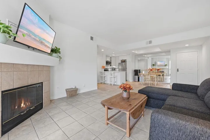 510 Camino De La Reina 106, San Diego, California 92108 — photo 5