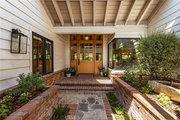 5959 Woodland View Drive, Woodland Hills, California 91367 — photo 4