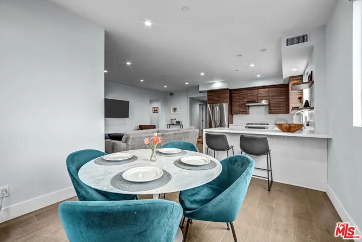 935 N Hudson Avenue 402, Los Angeles, California 90038 — photo 5