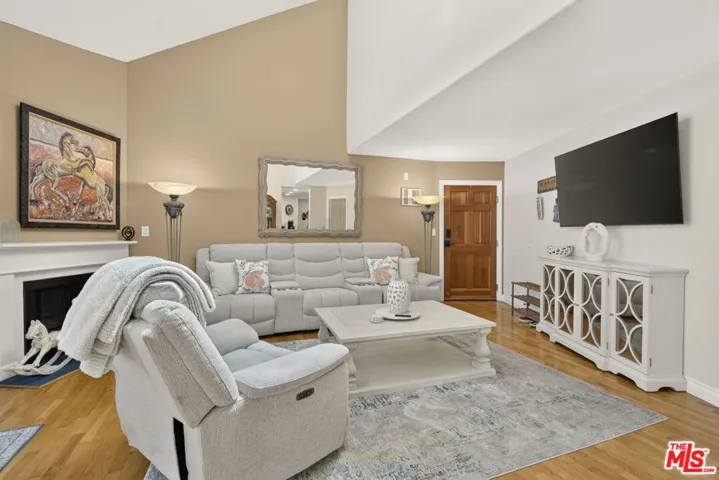 9707 Charnock Avenue 203, Los Angeles, California 90034 — photo 5