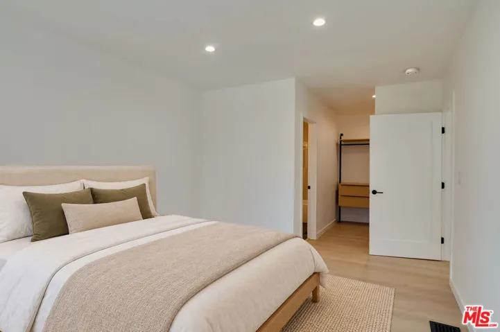 1223 Havenhurst Drive 2, West Hollywood, California 90046 — photo 4