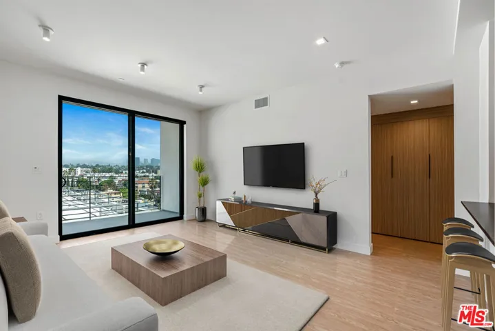 3688 Overland Avenue 701, Los Angeles, California 90034 — photo 5