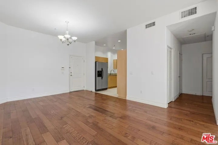917 S New Hampshire Avenue 414, Los Angeles, California 90006 — photo 4