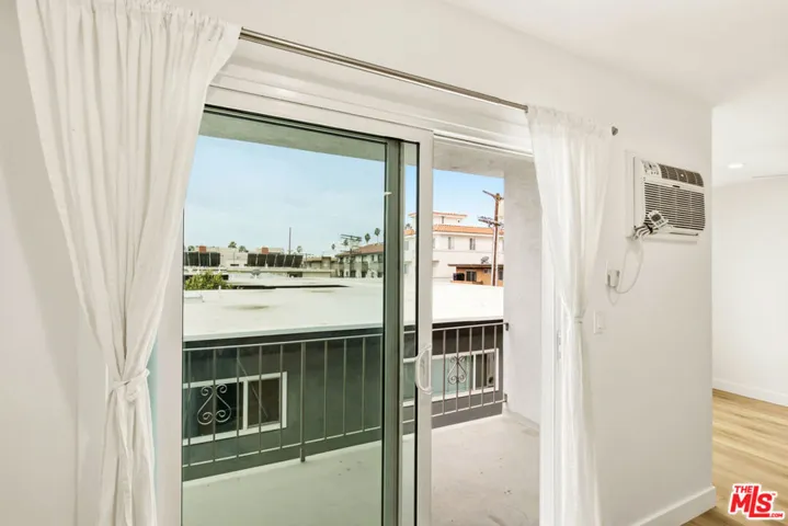 1223 S Bundy Drive 206, Los Angeles, California 90025 — photo 5