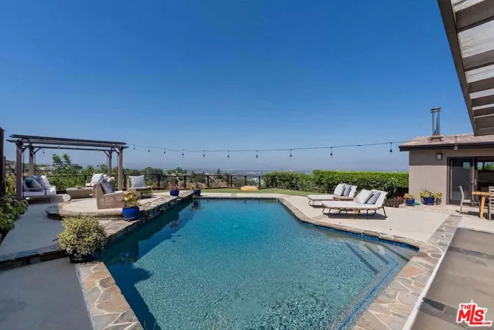 3711 Beverly Ridge Drive, Los Angeles, California 91423 — photo 4