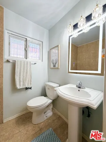 1053 S Oxford Avenue, Los Angeles, California 90006 — photo 5