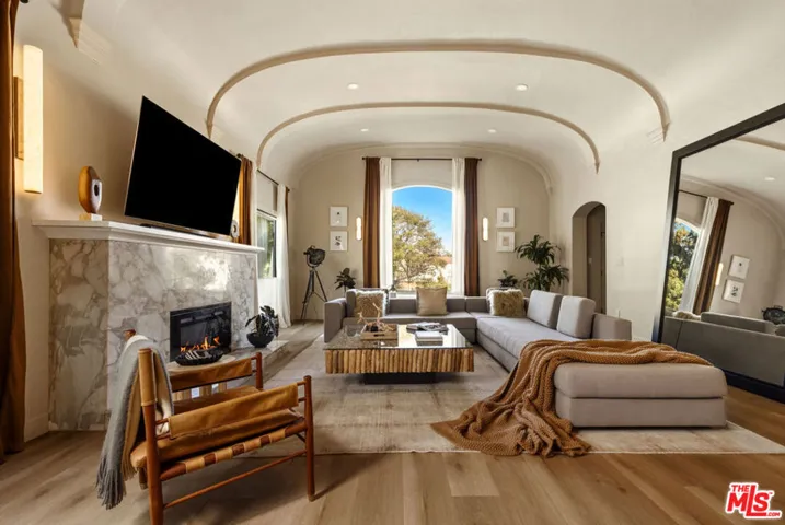 817 Masselin Avenue, Los Angeles, California 90036 — photo 4