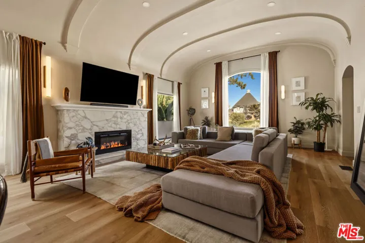 817 Masselin Avenue, Los Angeles, California 90036 — photo 5