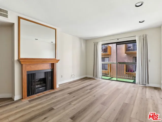 1519 N Martel Avenue 306, Los Angeles, California 90046 — photo 4