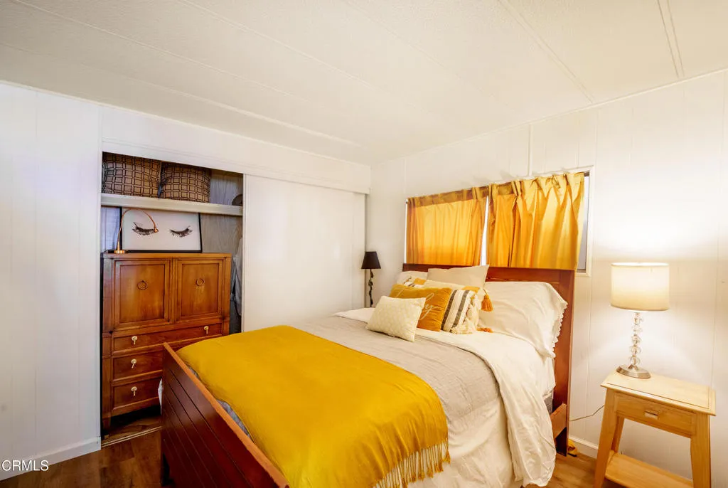 11-Bedroom2