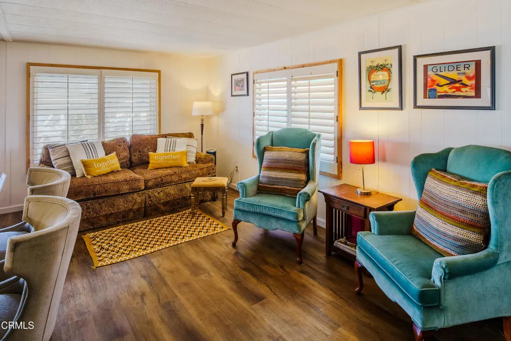 5-LivingRoom