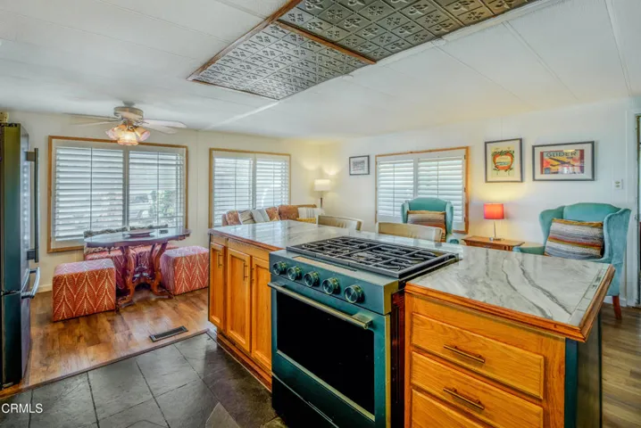 3-KitchenRange
