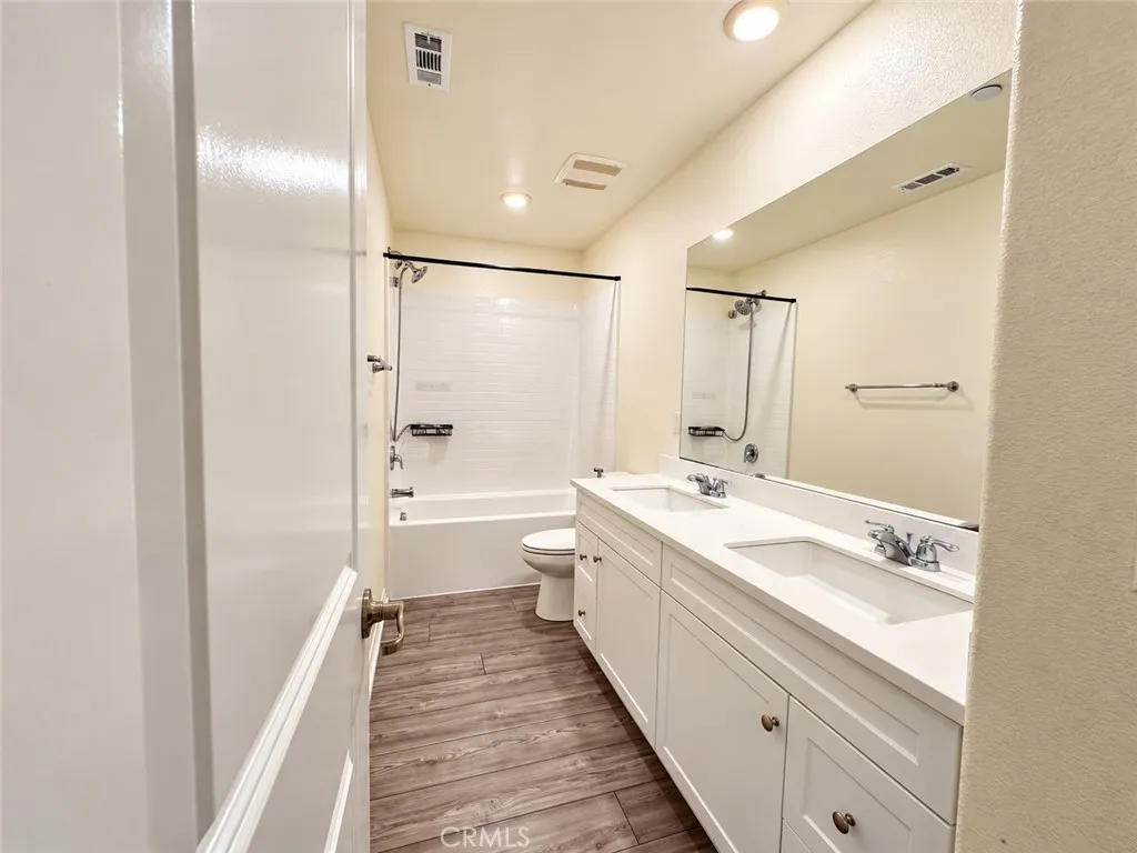 Upstairs Bathroom2