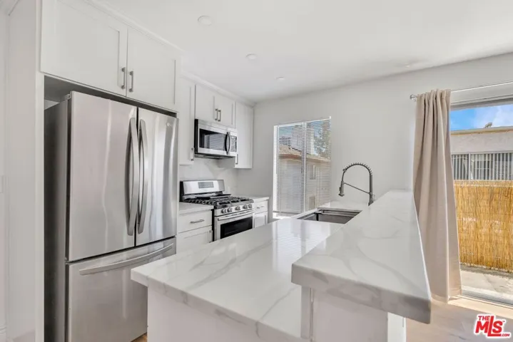 409 Burchett Street 316, Glendale, California 91203 — photo 5