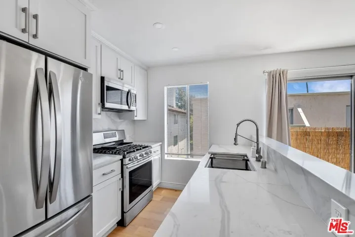 409 Burchett Street 316, Glendale, California 91203 — photo 4