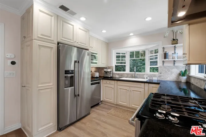 10431 Scenario Lane, Los Angeles, California 90077 — photo 5