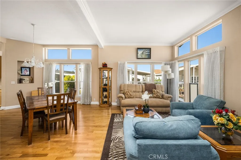 Turn to the right and see how spacious the Family Room is w/ the Natural Light. Turn to the right and see how spacious the Family Room is w/ the Natural Light.